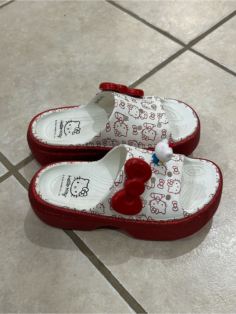 Hello Kitty Red and White Glitter Platform Slide Sandals with Bow Charm - Picture 2 of 5